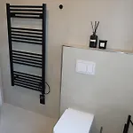 Frisch Renoviertes, Modernes 2zi Mit Balkon, Boxspringbett In Kliniknaehe! Διαμέρισμα *