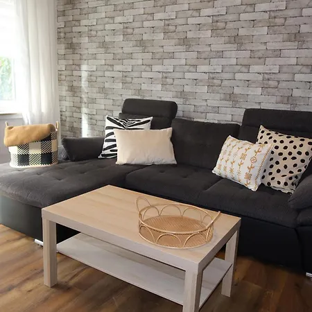 Frisch Renoviertes, Modernes 2zi Mit Balkon, Boxspringbett In Kliniknaehe!