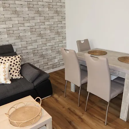 Frisch Renoviertes, Modernes 2zi Mit Balkon, Boxspringbett In Kliniknaehe! Daire Bad Oeynhausen