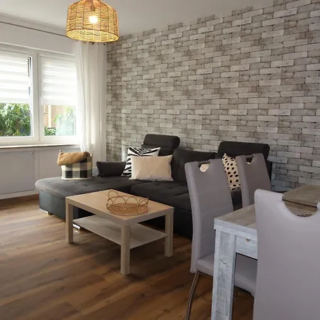 Frisch Renoviertes, Modernes 2zi Mit Balkon, Boxspringbett In Kliniknaehe! Διαμέρισμα