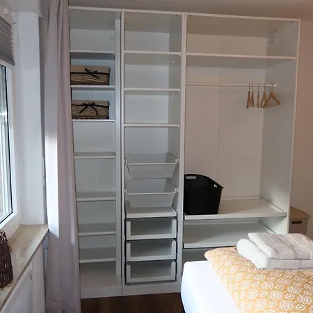 Frisch Renoviertes, Modernes 2zi Mit Balkon, Boxspringbett In Kliniknaehe! *