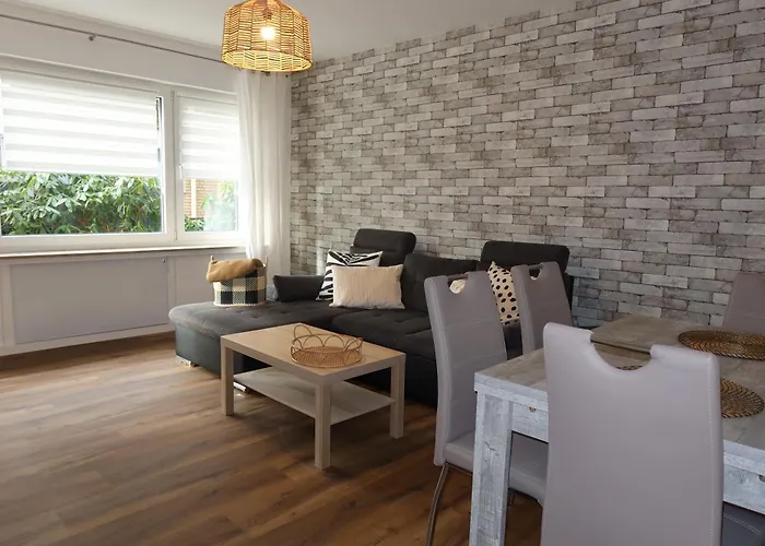 Frisch Renoviertes, Modernes 2zi Mit Balkon, Boxspringbett In Kliniknaehe! Apartment