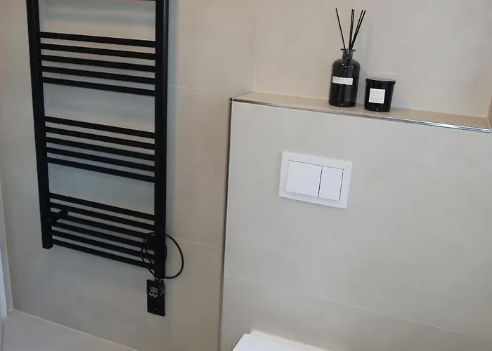 Frisch Renoviertes, Modernes 2zi Mit Balkon, Boxspringbett In Kliniknaehe! Apartment *